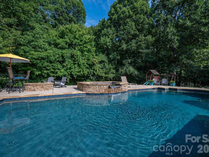 5021 Graystone Estates Drive, Belmont, NC 28012.  MLS# CAR4399399, YatesRealty ID 36531. 