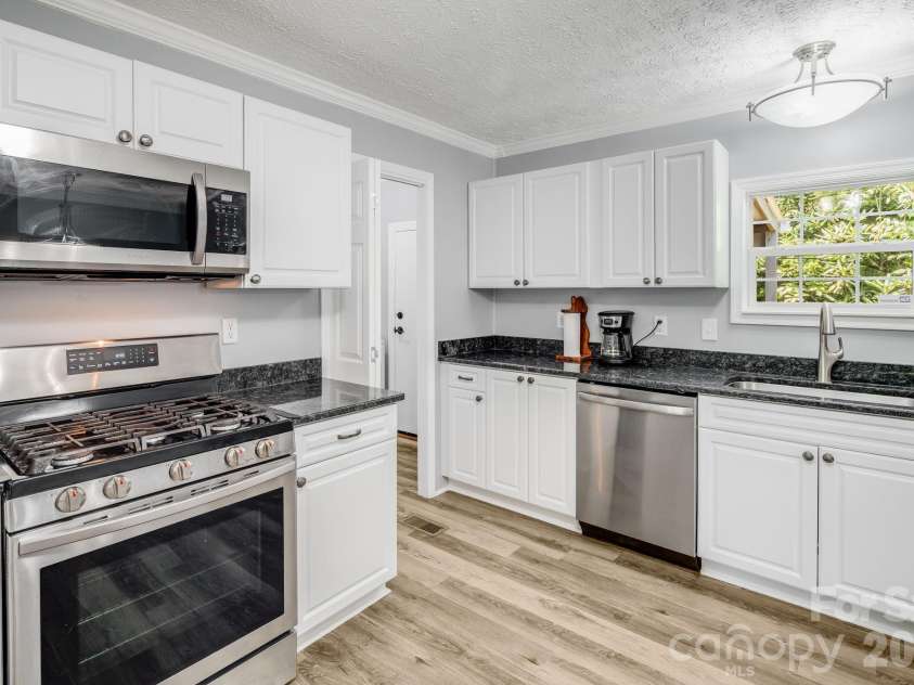 112 Reeves Road, Leicester, NC 28748.  MLS# CAR4392321, YatesRealty ID 36533. 