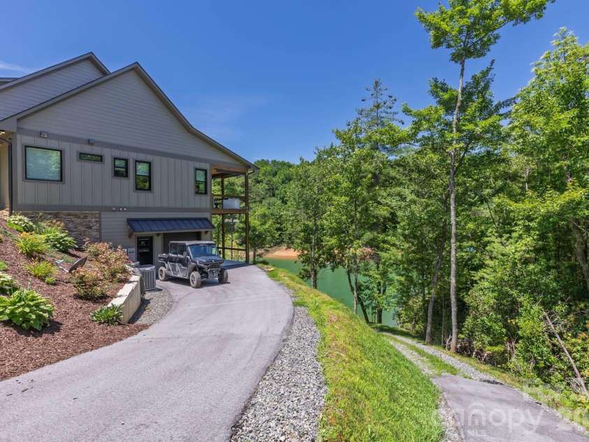 273 Alarka Point, Bryson City, NC 28713.  MLS# CAR4391193, YatesRealty ID 36534. Driveway/Path to Lake