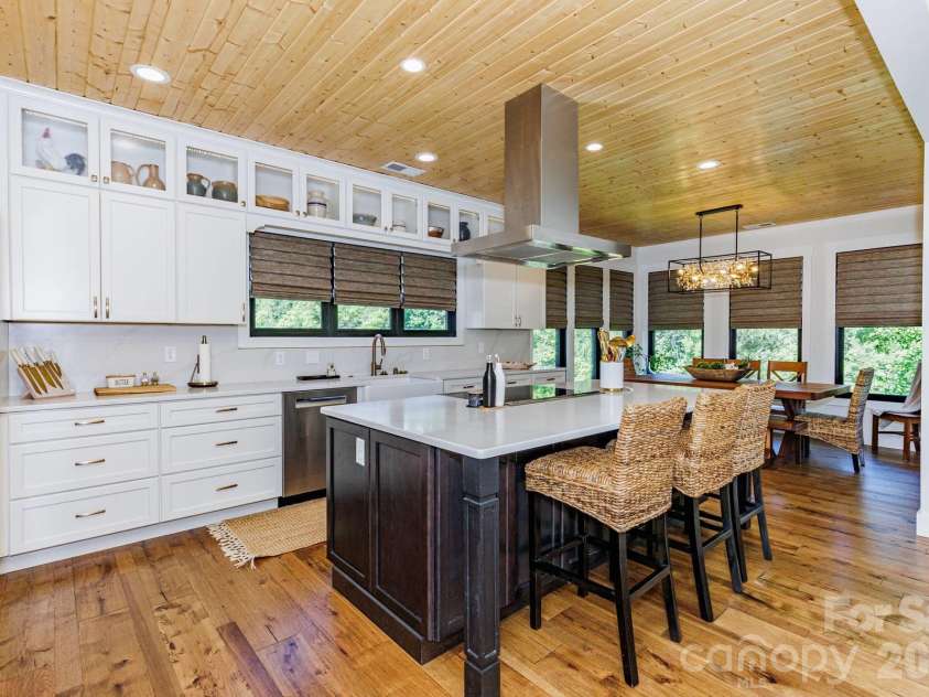 273 Alarka Point, Bryson City, NC 28713.  MLS# CAR4391193, YatesRealty ID 36534. Kitchen