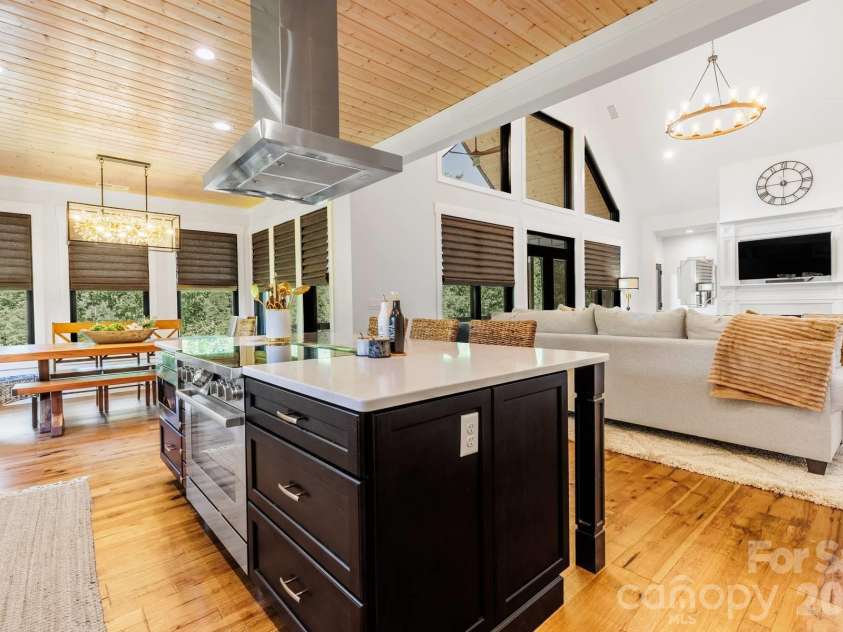 273 Alarka Point, Bryson City, NC 28713.  MLS# CAR4391193, YatesRealty ID 36534. Kitchen