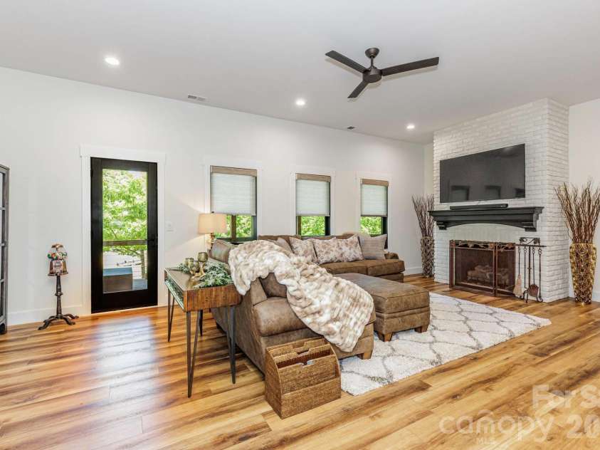 273 Alarka Point, Bryson City, NC 28713.  MLS# CAR4391193, YatesRealty ID 36534. Lower Level Living Room