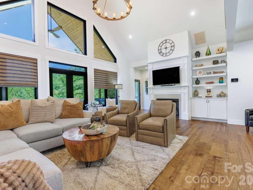 273 Alarka Point, Bryson City, NC 28713.  MLS# CAR4391193, YatesRealty ID 36534. Main Living Room