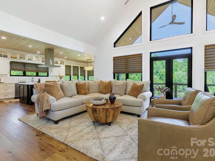 273 Alarka Point, Bryson City, NC 28713.  MLS# CAR4391193, YatesRealty ID 36534. Main Living Room