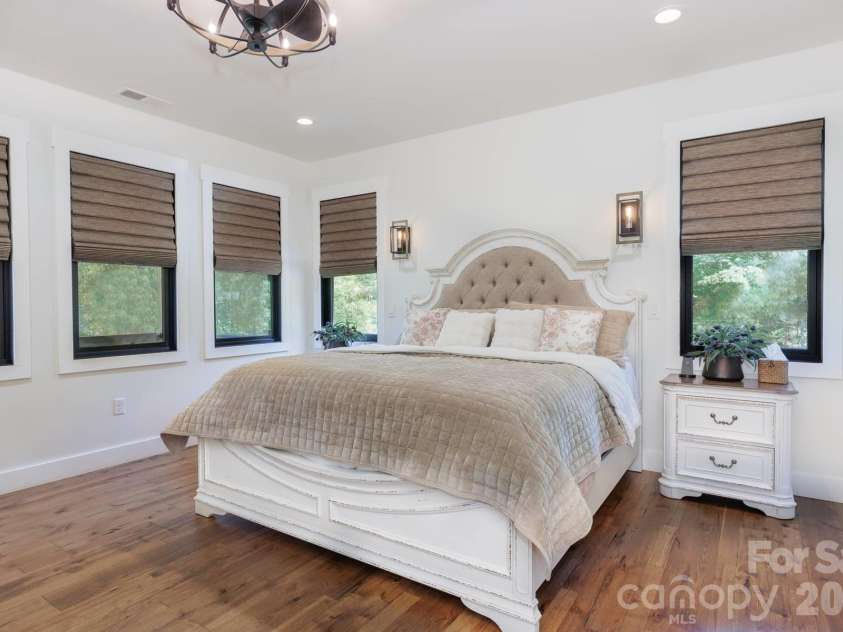 273 Alarka Point, Bryson City, NC 28713.  MLS# CAR4391193, YatesRealty ID 36534. Primary Bedroom