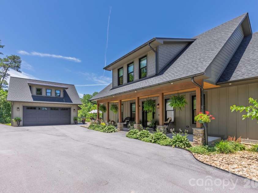 273 Alarka Point, Bryson City, NC 28713.  MLS# CAR4391193, YatesRealty ID 36534. Side View