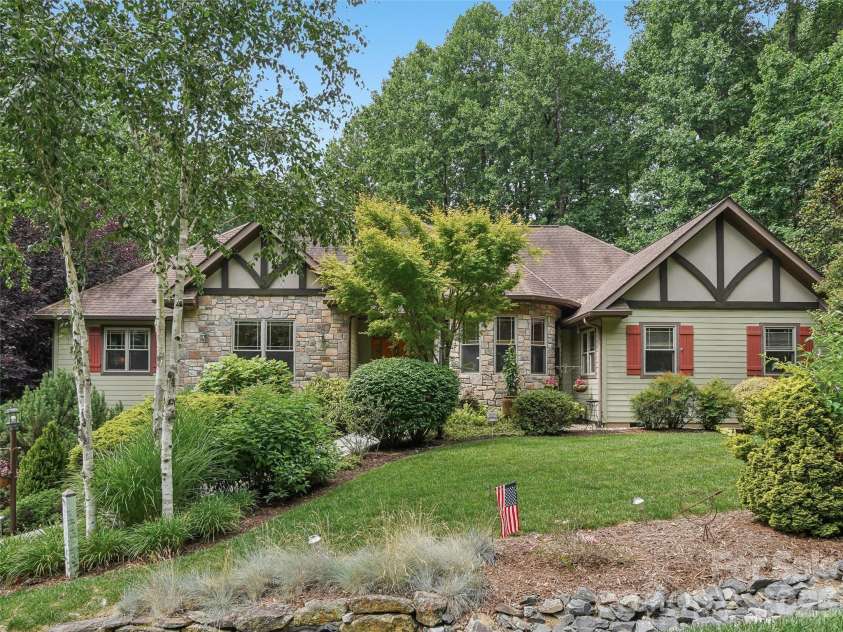 300 Pinnacle Peak Lane, Flat Rock, NC 28731.  MLS# CAR4401014, YatesRealty ID 36535. 