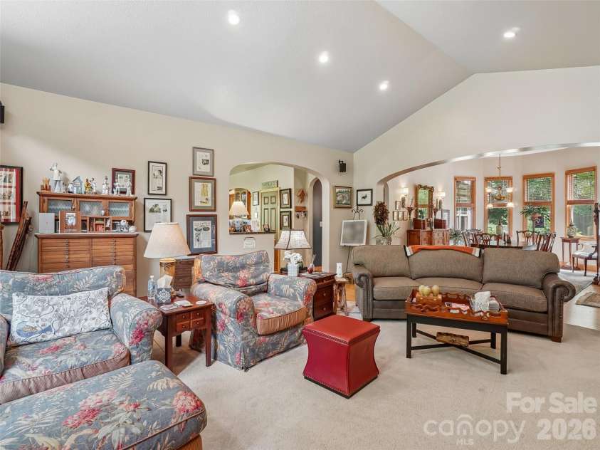 300 Pinnacle Peak Lane, Flat Rock, NC 28731.  MLS# CAR4401014, YatesRealty ID 36535. 