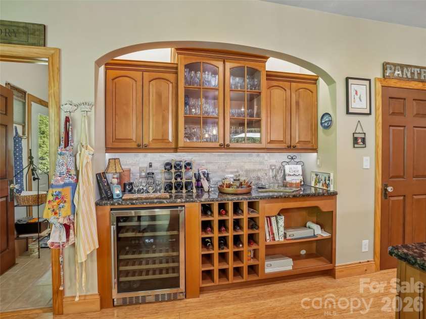 300 Pinnacle Peak Lane, Flat Rock, NC 28731.  MLS# CAR4401014, YatesRealty ID 36535. 