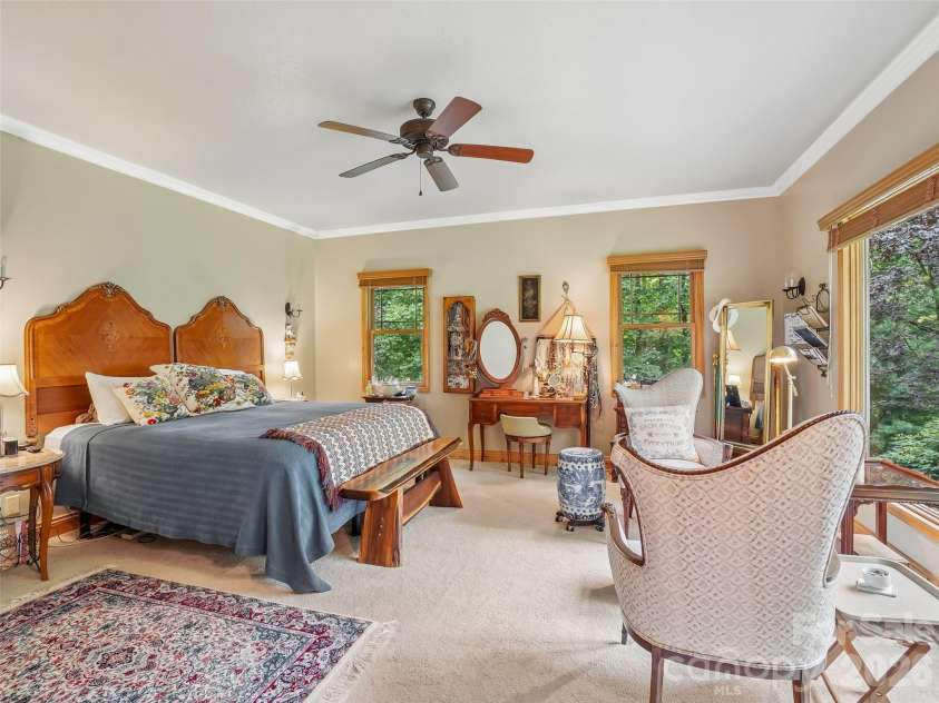300 Pinnacle Peak Lane, Flat Rock, NC 28731.  MLS# CAR4401014, YatesRealty ID 36535. 