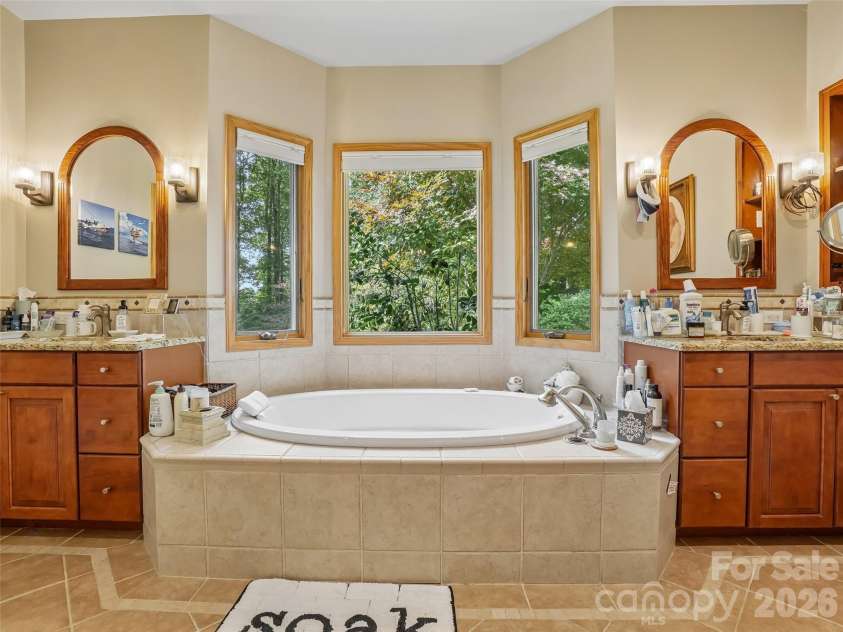 300 Pinnacle Peak Lane, Flat Rock, NC 28731.  MLS# CAR4401014, YatesRealty ID 36535. 