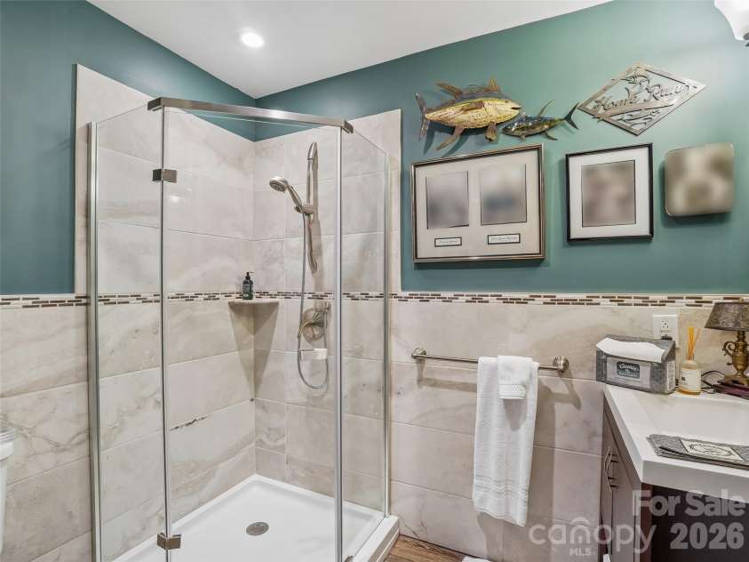 300 Pinnacle Peak Lane, Flat Rock, NC 28731.  MLS# CAR4401014, YatesRealty ID 36535. 