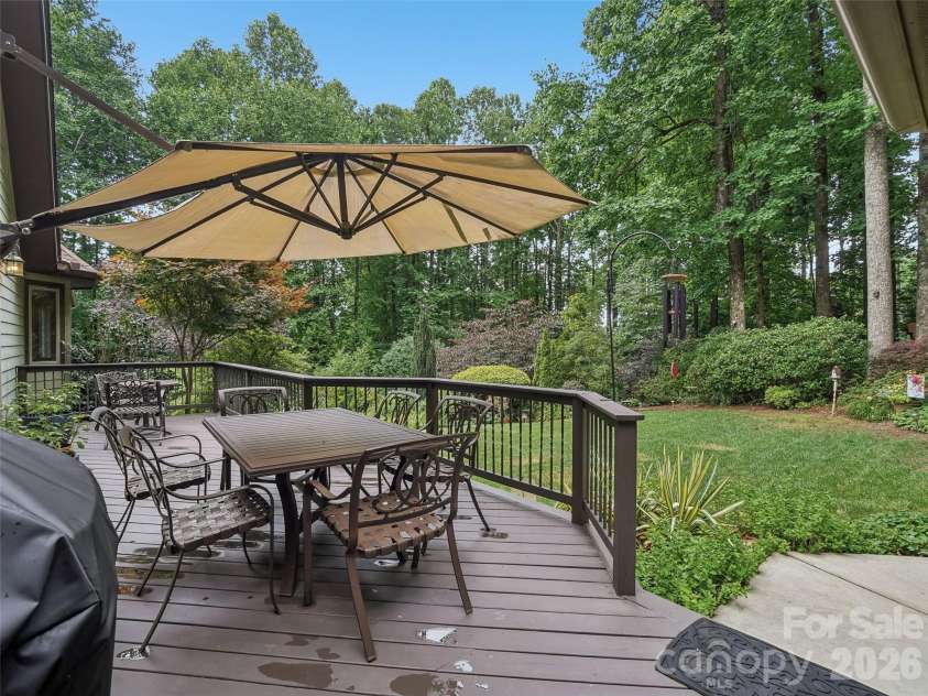 300 Pinnacle Peak Lane, Flat Rock, NC 28731.  MLS# CAR4401014, YatesRealty ID 36535. 