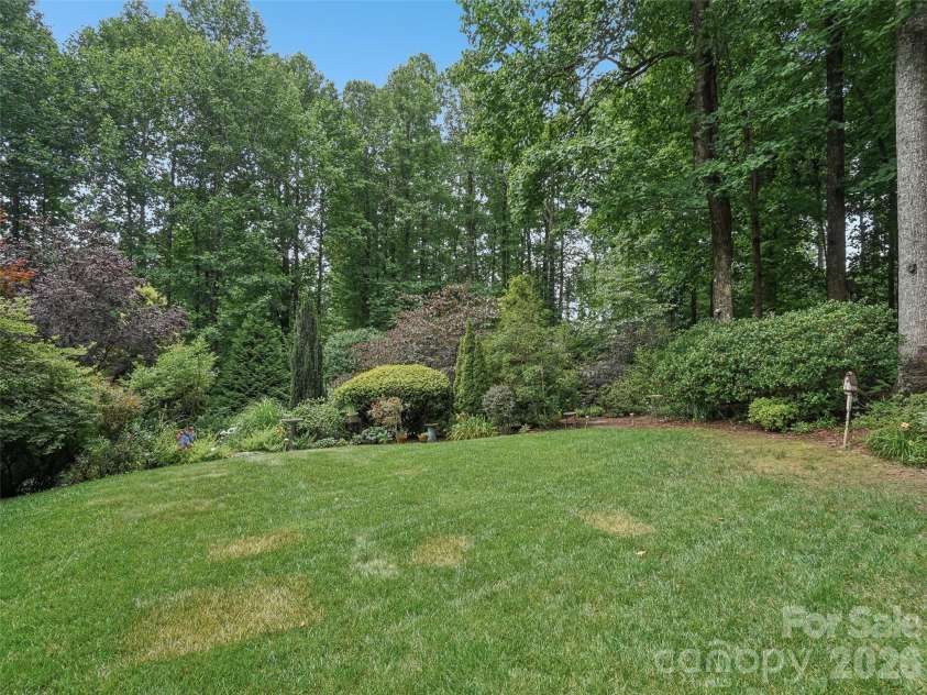 300 Pinnacle Peak Lane, Flat Rock, NC 28731.  MLS# CAR4401014, YatesRealty ID 36535. 