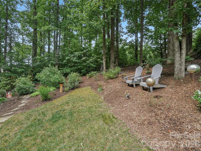 300 Pinnacle Peak Lane, Flat Rock, NC 28731.  MLS# CAR4401014, YatesRealty ID 36535. 