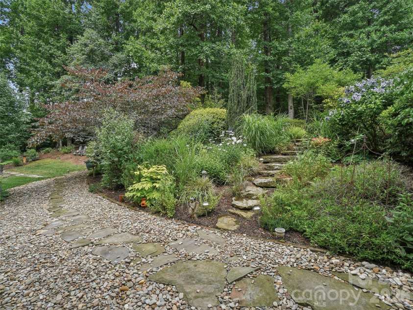 300 Pinnacle Peak Lane, Flat Rock, NC 28731.  MLS# CAR4401014, YatesRealty ID 36535. 