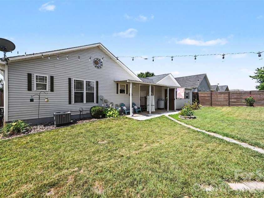 124 Tarrington Drive, Statesville, NC 28625.  MLS# CAR4402125, YatesRealty ID 36537. Large, level backyard