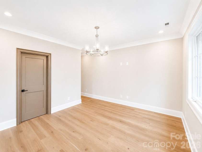 4828 Walker Road, Charlotte, NC 28211.  MLS# CAR4402962, YatesRealty ID 36538. 