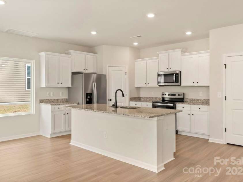 1072 Russell Drive, Winston Salem, NC 27127.  MLS# CAR4273528, YatesRealty ID 3654. 