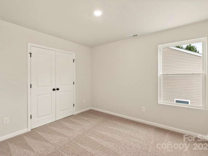 1072 Russell Drive, Winston Salem, NC 27127.  MLS# CAR4273528, YatesRealty ID 3654. 