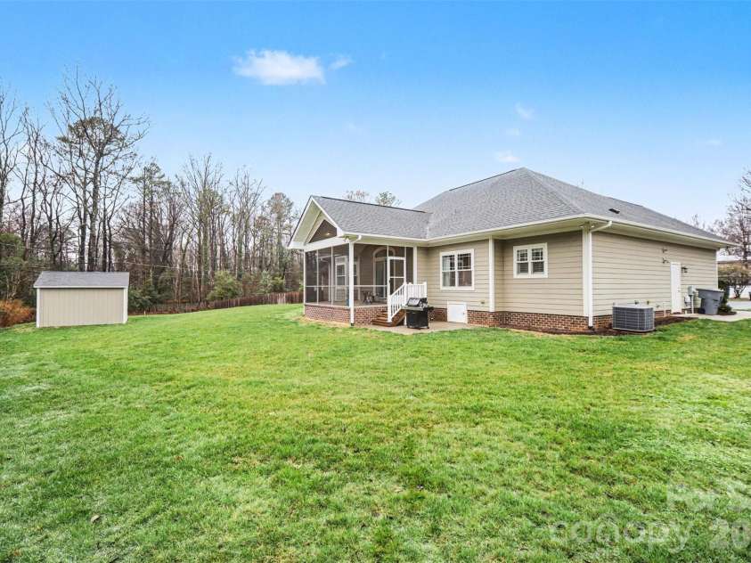 1139 Moray Court, Charlotte, NC 28211.  MLS# CAR4351091, YatesRealty ID 3654. Backyard w/ storage shed