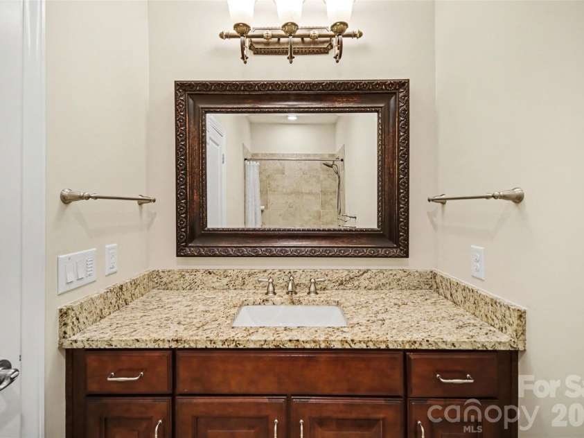 1139 Moray Court, Charlotte, NC 28211.  MLS# CAR4351091, YatesRealty ID 3654. Bathroom 2