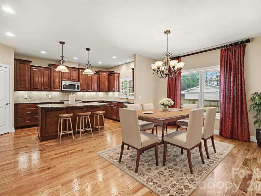 1139 Moray Court, Charlotte, NC 28211.  MLS# CAR4351091, YatesRealty ID 3654. Dining area & Kitchen *Virtually Staged*