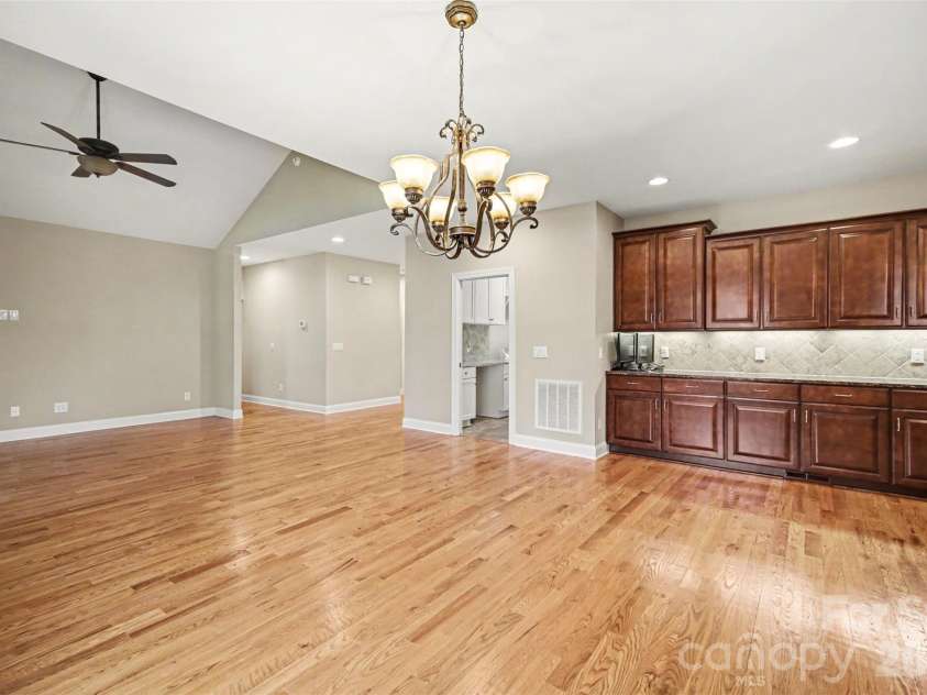 1139 Moray Court, Charlotte, NC 28211.  MLS# CAR4351091, YatesRealty ID 3654. Dining, living & kitchen