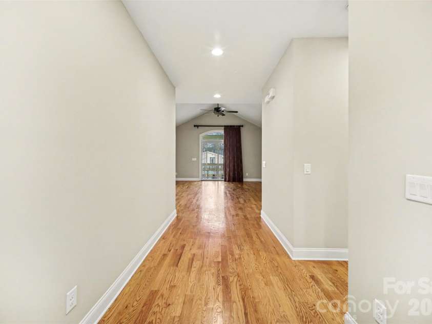 1139 Moray Court, Charlotte, NC 28211.  MLS# CAR4351091, YatesRealty ID 3654. Formal Entryway