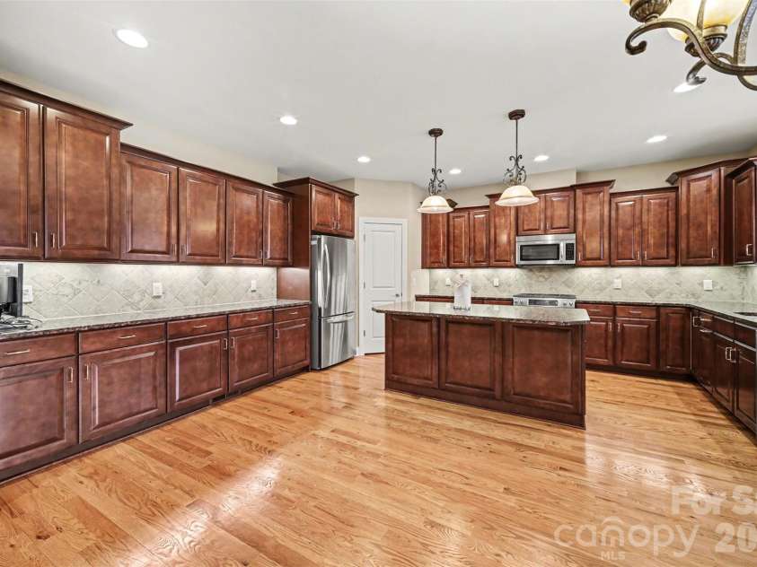 1139 Moray Court, Charlotte, NC 28211.  MLS# CAR4351091, YatesRealty ID 3654. Kitchen