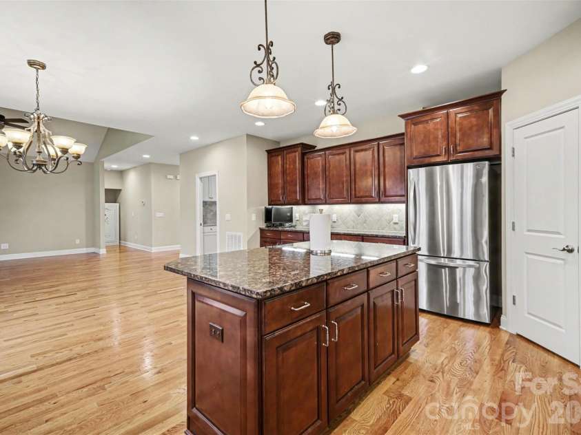 1139 Moray Court, Charlotte, NC 28211.  MLS# CAR4351091, YatesRealty ID 3654. Kitchen