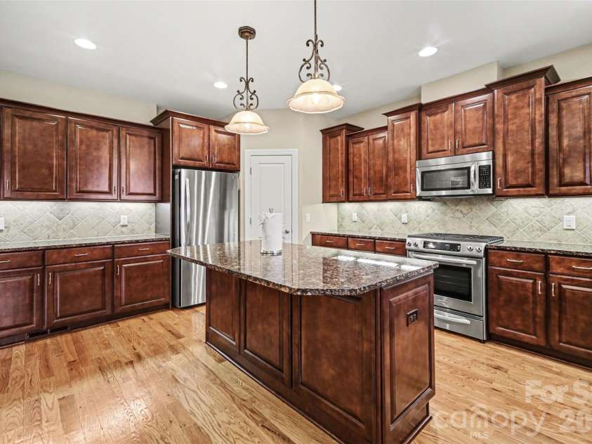 1139 Moray Court, Charlotte, NC 28211.  MLS# CAR4351091, YatesRealty ID 3654. Kitchen