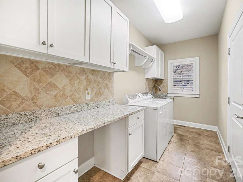 1139 Moray Court, Charlotte, NC 28211.  MLS# CAR4351091, YatesRealty ID 3654. Laundry Room 