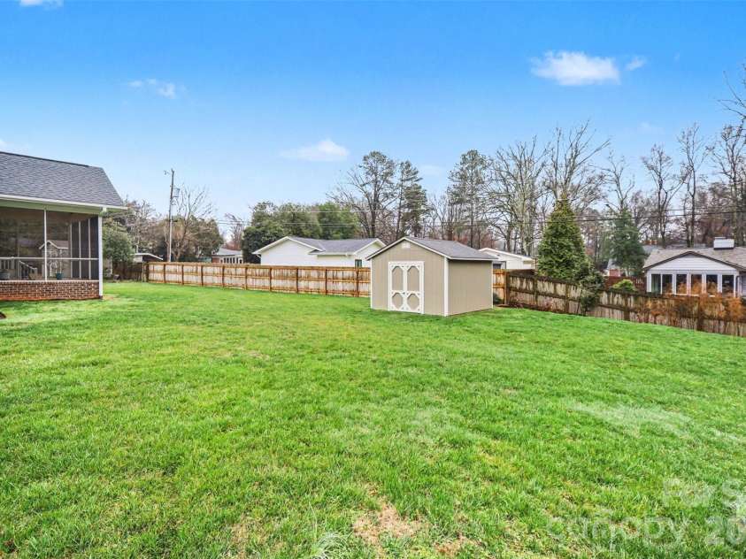 1139 Moray Court, Charlotte, NC 28211.  MLS# CAR4351091, YatesRealty ID 3654. Spacious Backyard