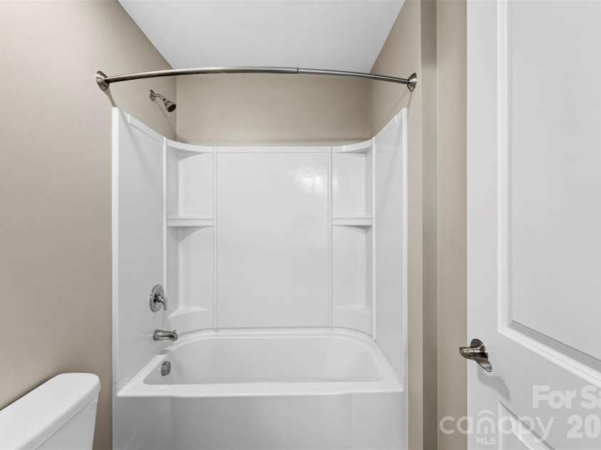 2238 Bluebell Way, Tega Cay, SC 29708.  MLS# CAR4400868, YatesRealty ID 36542. Jack and Jill Bathroom - 2nd Level
