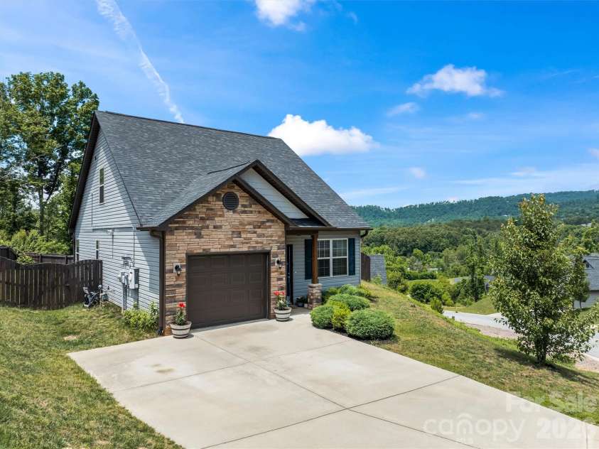 115 Water Leaf Drive, Weaverville, NC 28787.  MLS# CAR4389207, YatesRealty ID 36543. 