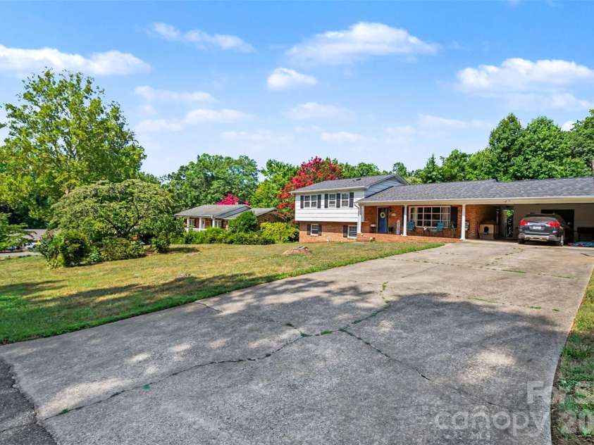 1220 Starlight Drive, Shelby, NC 28152.  MLS# CAR4401292, YatesRealty ID 36544. 