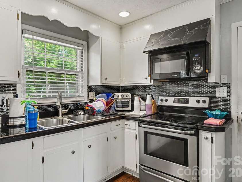 1220 Starlight Drive, Shelby, NC 28152.  MLS# CAR4401292, YatesRealty ID 36544. 