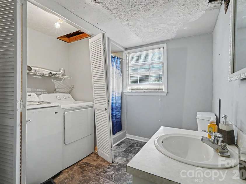 1220 Starlight Drive, Shelby, NC 28152.  MLS# CAR4401292, YatesRealty ID 36544. 