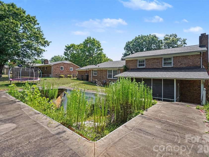1220 Starlight Drive, Shelby, NC 28152.  MLS# CAR4401292, YatesRealty ID 36544. 