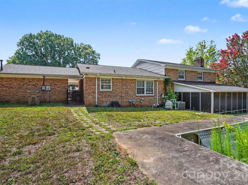 1220 Starlight Drive, Shelby, NC 28152.  MLS# CAR4401292, YatesRealty ID 36544. 
