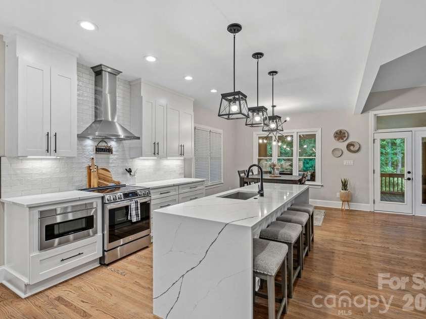 5634 Camelot Drive, Charlotte, NC 28270.  MLS# CAR4389012, YatesRealty ID 36546. 