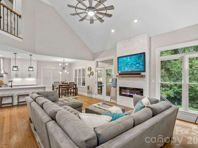 5634 Camelot Drive, Charlotte, NC 28270.  MLS# CAR4389012, YatesRealty ID 36546. 