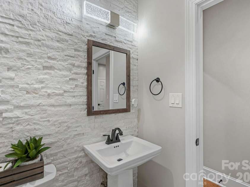 5634 Camelot Drive, Charlotte, NC 28270.  MLS# CAR4389012, YatesRealty ID 36546. 
