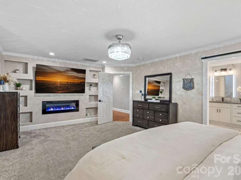 5634 Camelot Drive, Charlotte, NC 28270.  MLS# CAR4389012, YatesRealty ID 36546. 