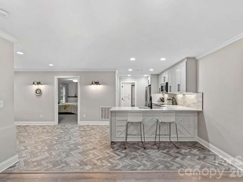 5634 Camelot Drive, Charlotte, NC 28270.  MLS# CAR4389012, YatesRealty ID 36546. 