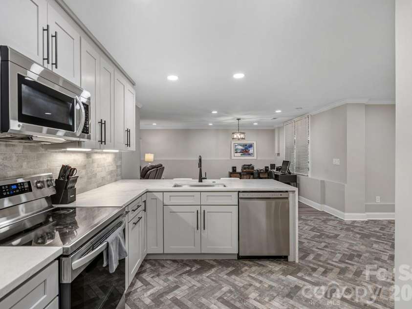 5634 Camelot Drive, Charlotte, NC 28270.  MLS# CAR4389012, YatesRealty ID 36546. 