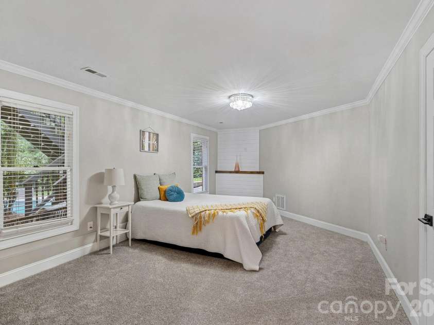 5634 Camelot Drive, Charlotte, NC 28270.  MLS# CAR4389012, YatesRealty ID 36546. 