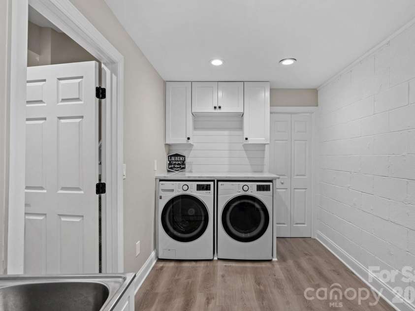 5634 Camelot Drive, Charlotte, NC 28270.  MLS# CAR4389012, YatesRealty ID 36546. 