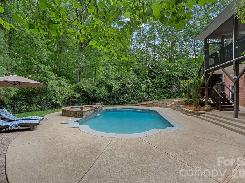 5634 Camelot Drive, Charlotte, NC 28270.  MLS# CAR4389012, YatesRealty ID 36546. 